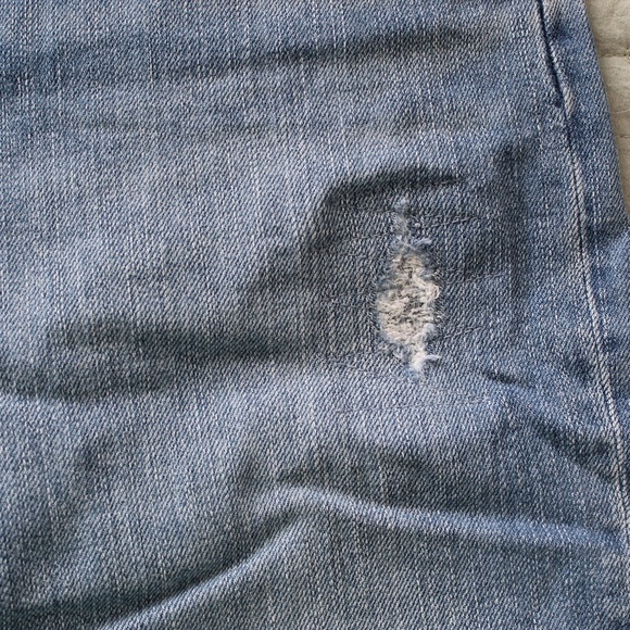 Light Wash Slightly Distressed High-Rise Calssic Straight Jeans - Picture 3 of 9